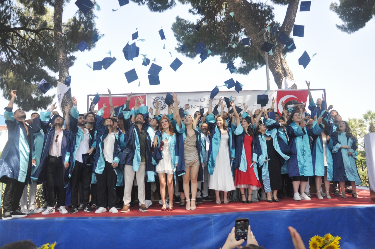 Ege Üniversitesi Ödemiş Meslek Yüksekokulu'nda mezuniyet töreni yapıldı
