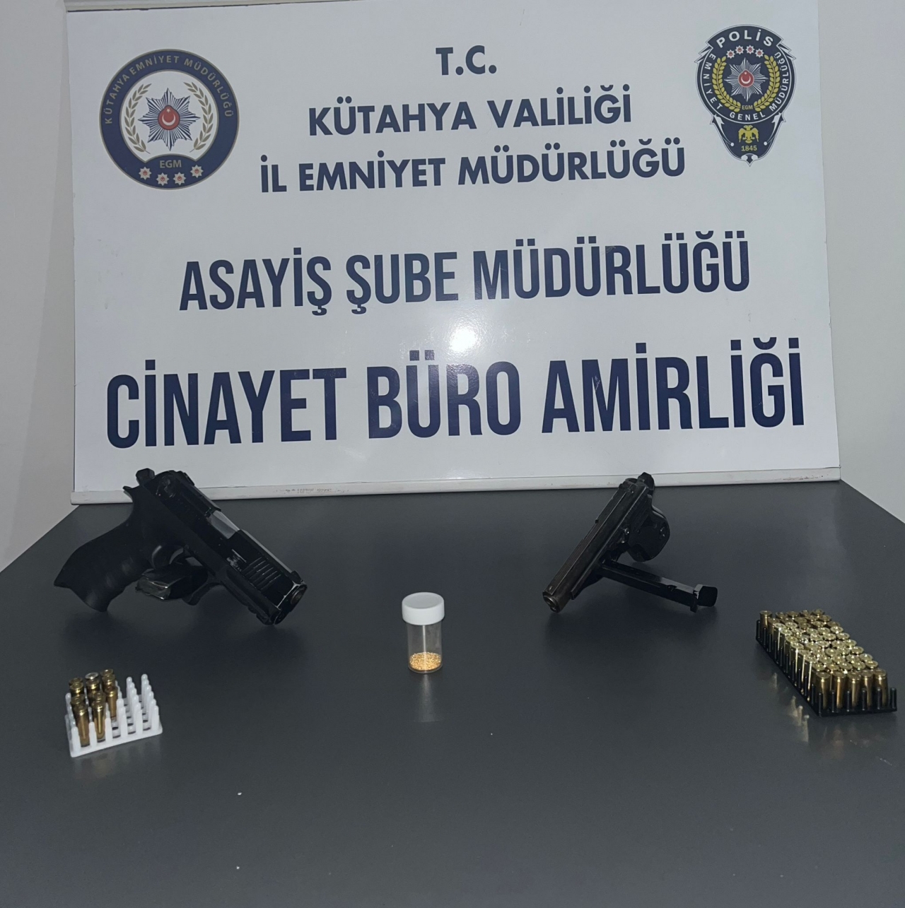 Kütahya'da ayakkabı içinde kaliforniyum olduğu değerlendirilen madde ele geçirildi