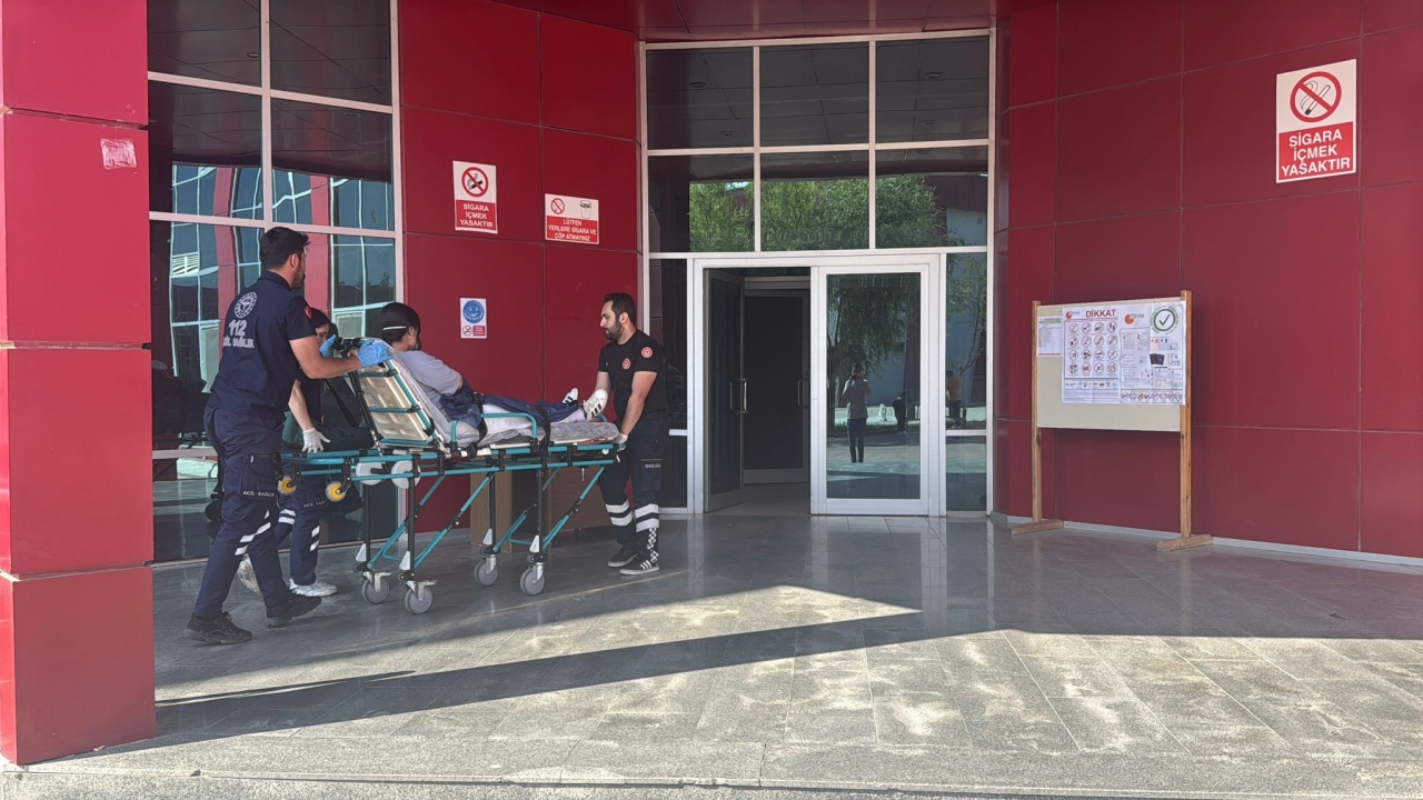 Afyonkarahisar'da hastanede tedavi gören öğrenci YKS'ye ambulansla götürüldü