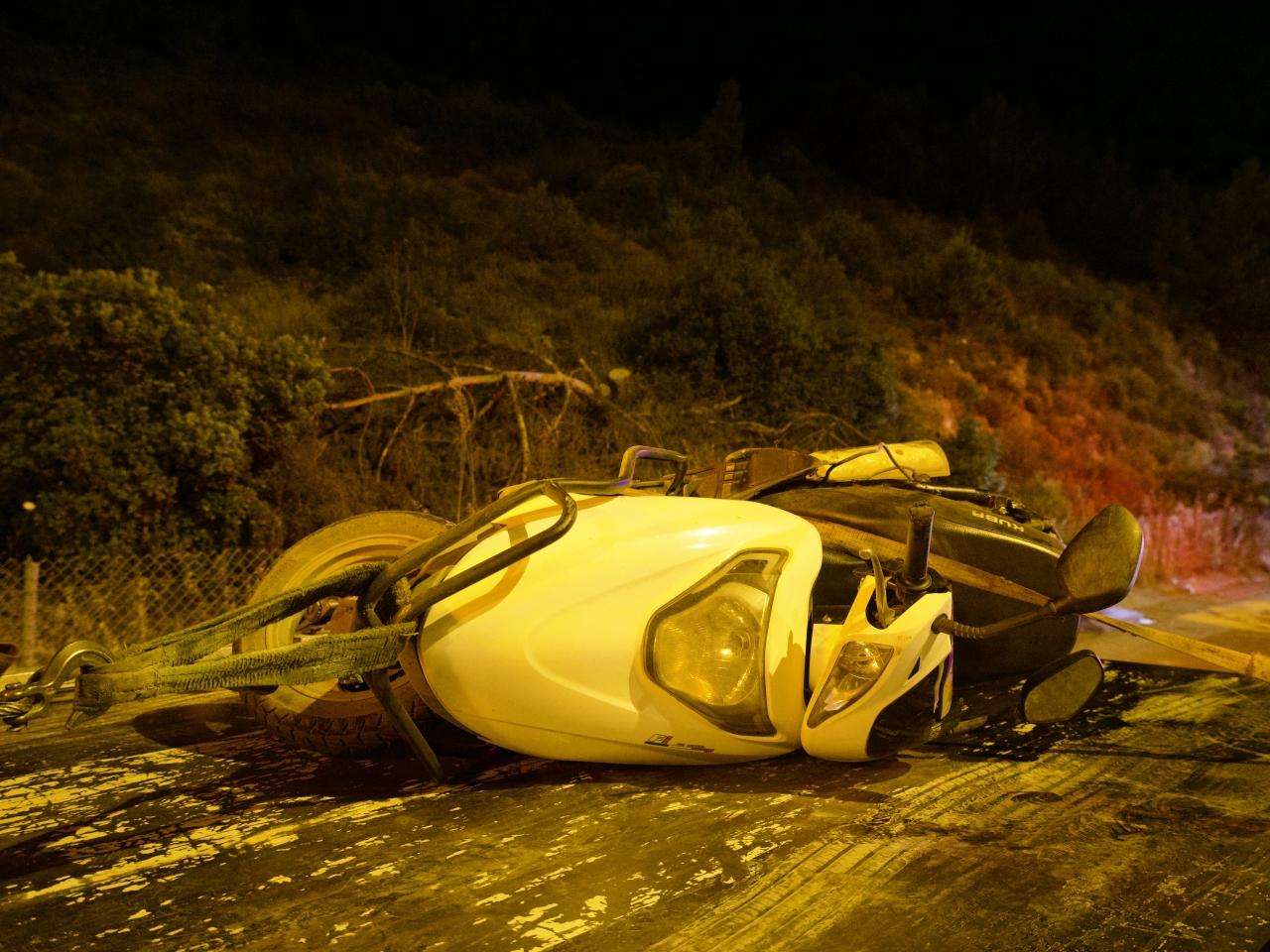 İzmir'de kamyonetin çarptığı motosikletteki baba öldü, oğlu yaralandı