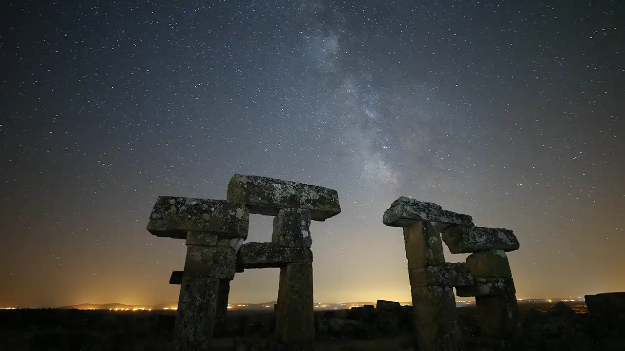 Blaundos Antik Kenti Gece Fotoğraflarıyla Büyüledi