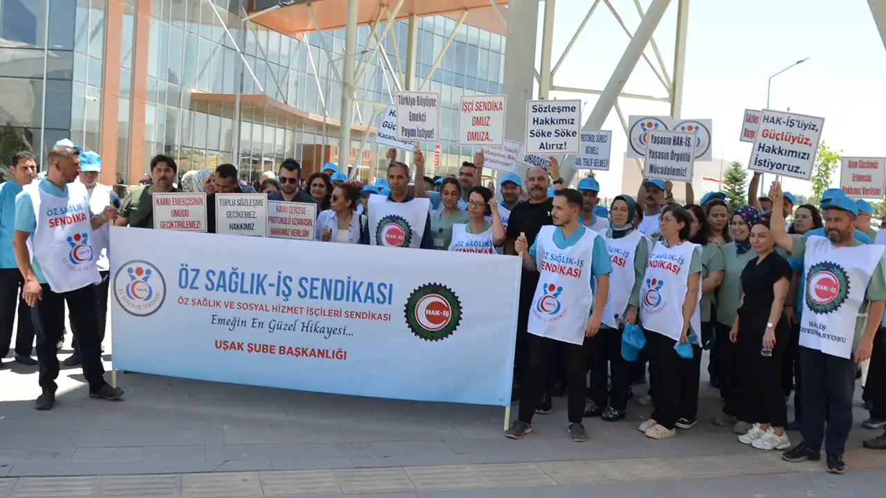 Kamu İşçileri Hastane Önünde Ses Yükseltti