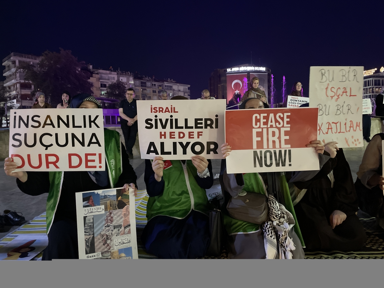 Aydın'da Filistin için oturma eylemi yapıldı