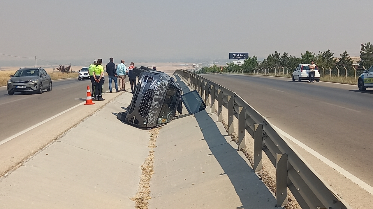 Devrilen otomobildeki 1 kişi öldü, 3 kişi yaralandı