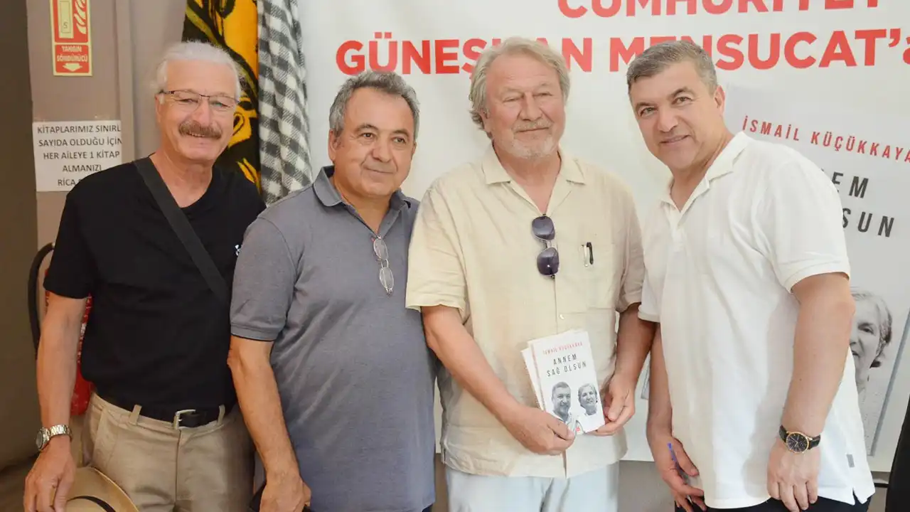 Gazeteci İsmail Küçükkaya Uşak’ta Kitapseverlerle Buluştu