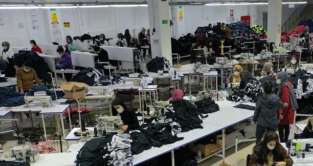 UŞAK'TA TEKSTİL ATÖLYESİNDE MAKİNEYE SIKIŞAN İŞÇİ YAŞAMINI YİTİRDİ