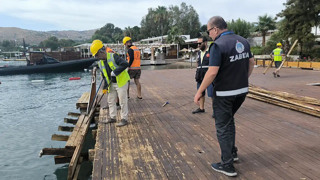 Fethiye'de zabıta ekiplerince kentte denetim yapılıyor