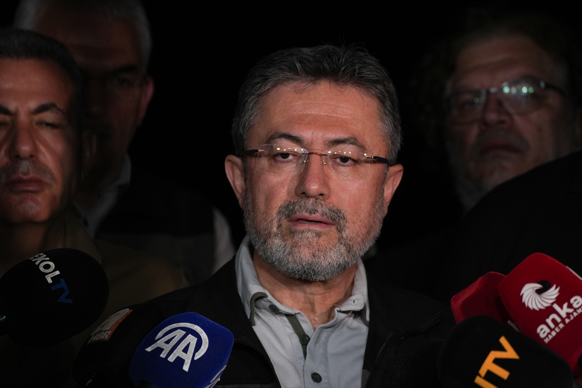 Bakan Yumaklı, İzmir'de orman yangınlarına ilişkin konuştu