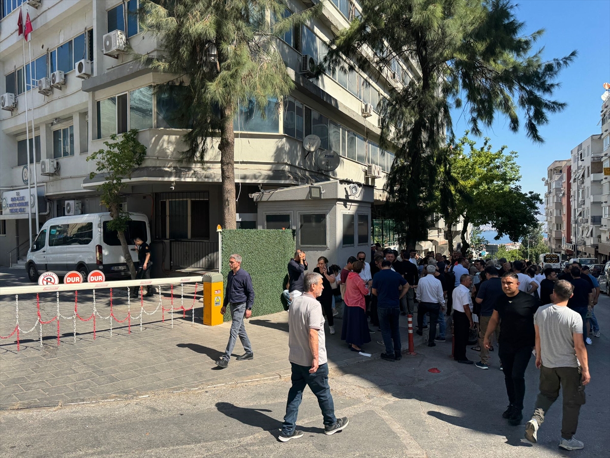 İzmir Büyükşehir Belediyesine yönelik yolsuzluk soruşturmasında 120 şüpheli gözaltında