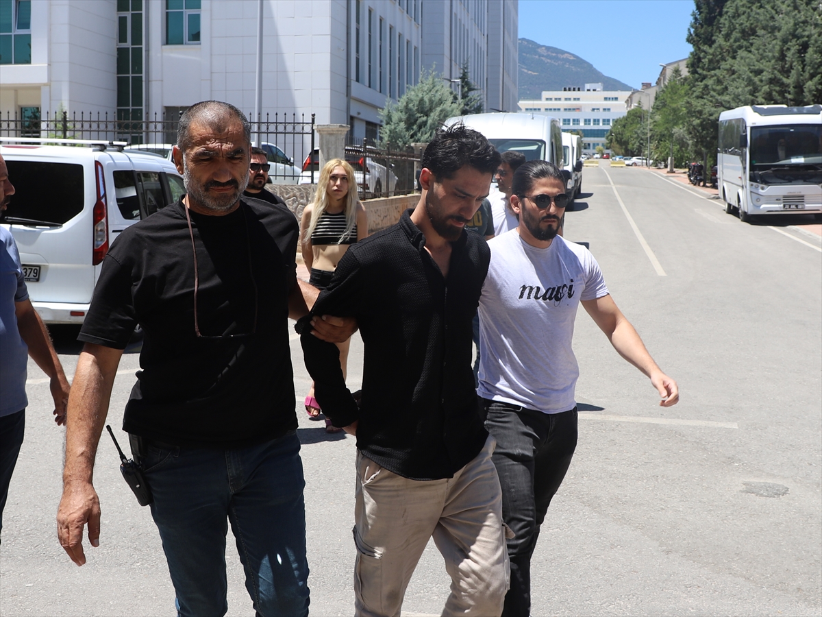 Denizli'de bıçaklı kavgada 1 kişi öldü