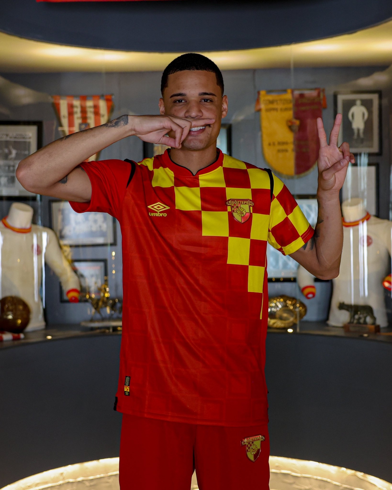 Göztepe, Brezilyalı forvet Janderson de Carvalho Costa'yı transfer etti