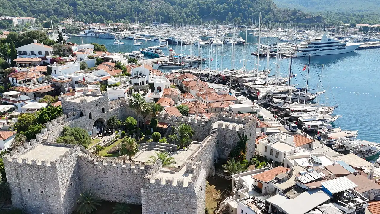 Marmaris'te balıkçıların ağına takılan bronz kadın heykeli ilk kez sergilenecek