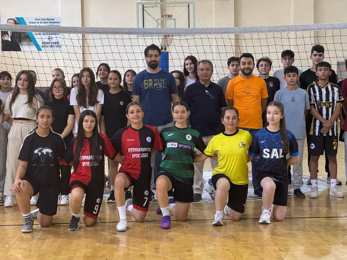 Afyon Lisesi'nde "Yaz Spor Okulu" programı başladı