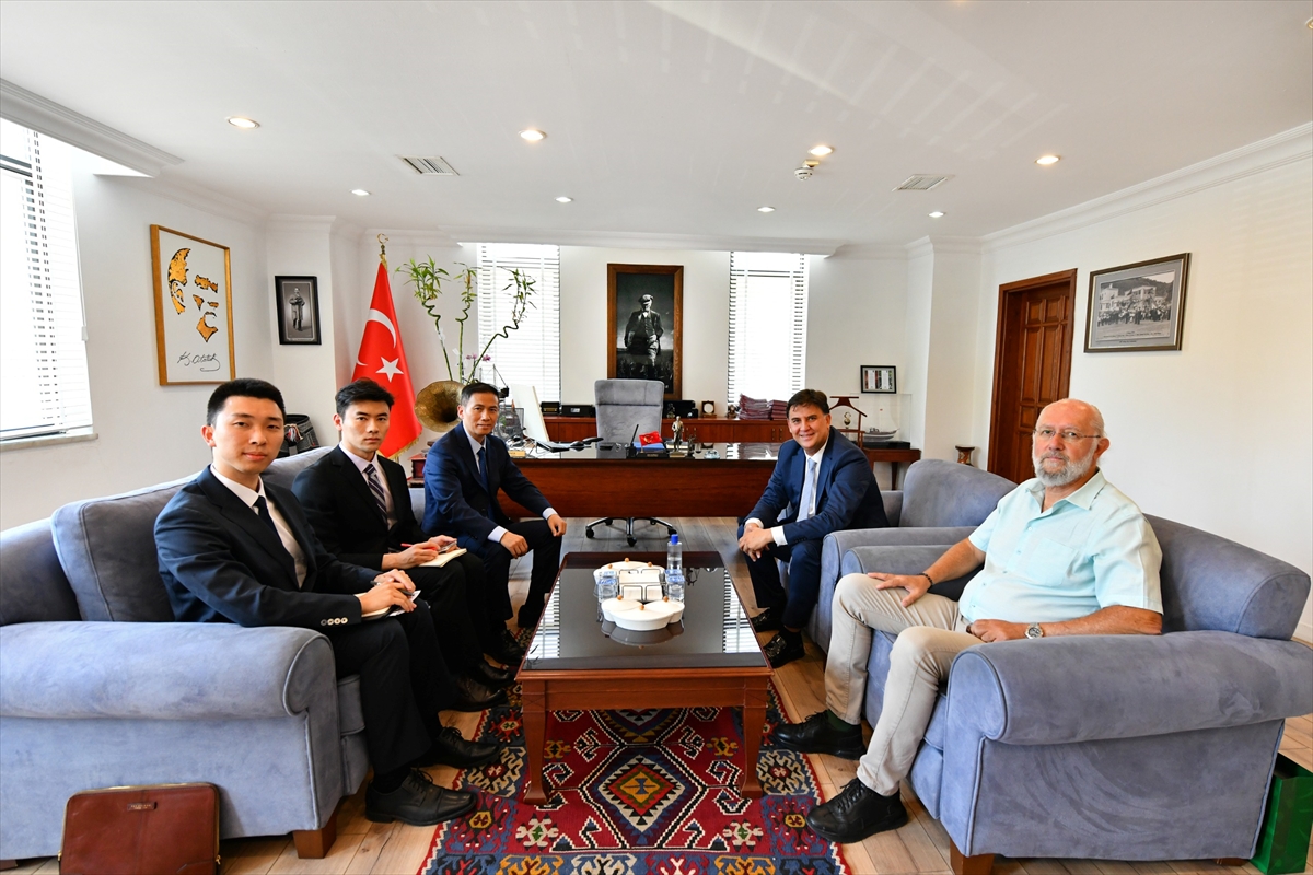 Çinli heyet, Fethiye Belediye Başkanı Alim Karaca'yı ziyaret etti
