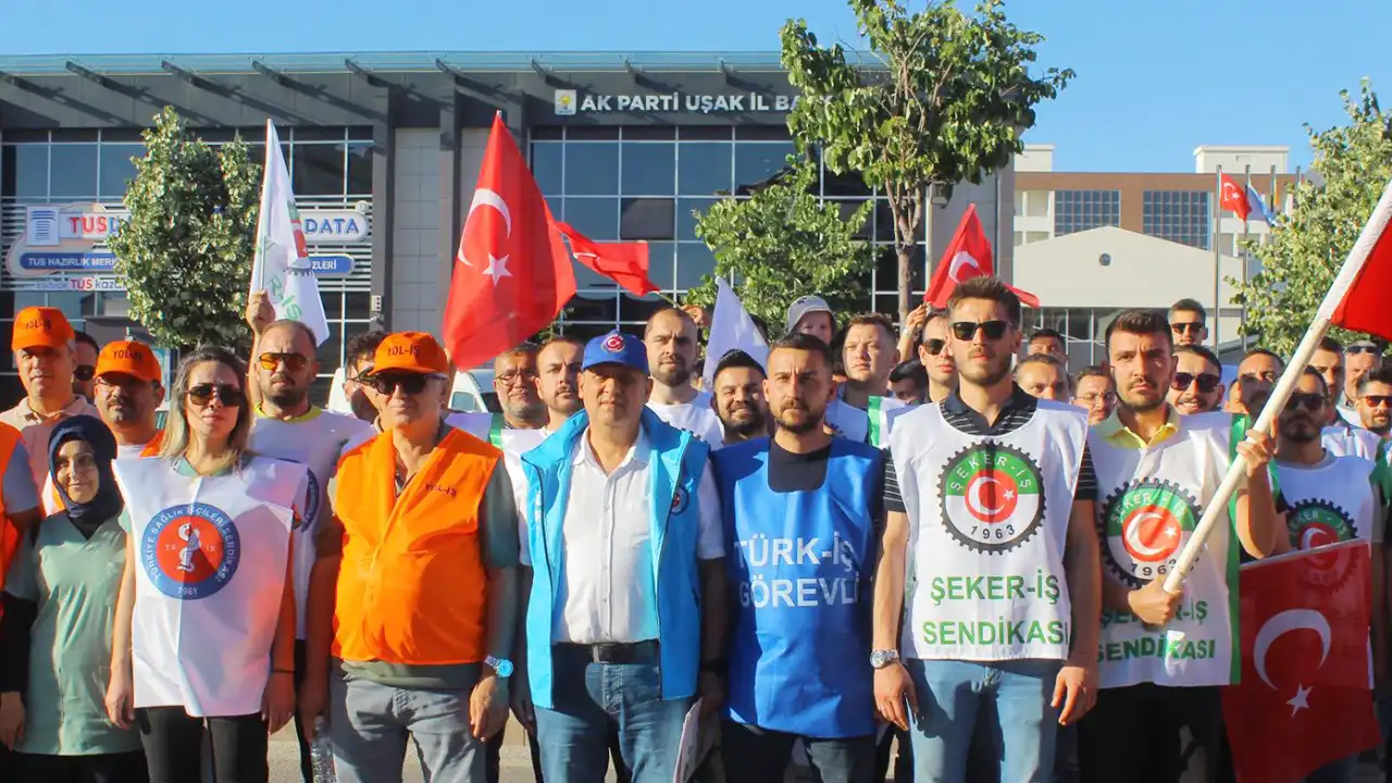 Sendika İşçileri Uşak Ak Parti İl Binası Önünde Eylem Yaptı