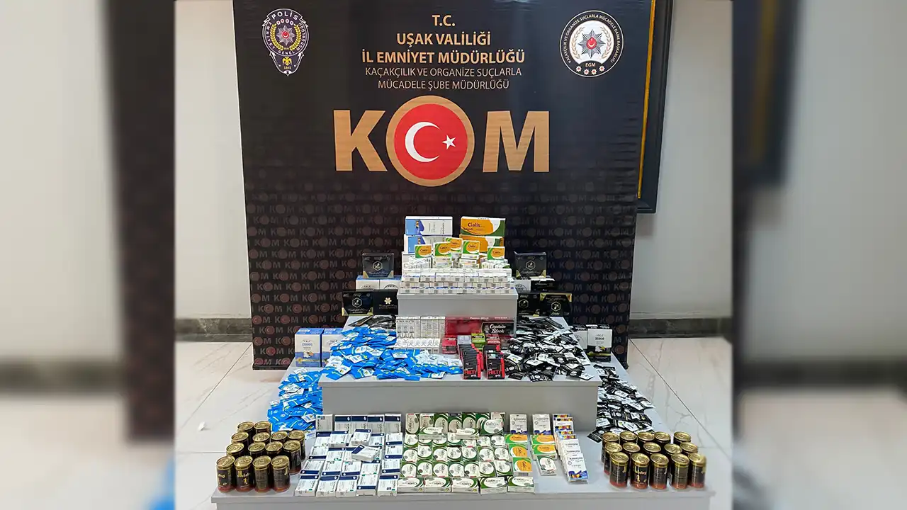 Uşak'ta Kaçak Cinsel Ürünler ve Sigara Ele Geçirildi