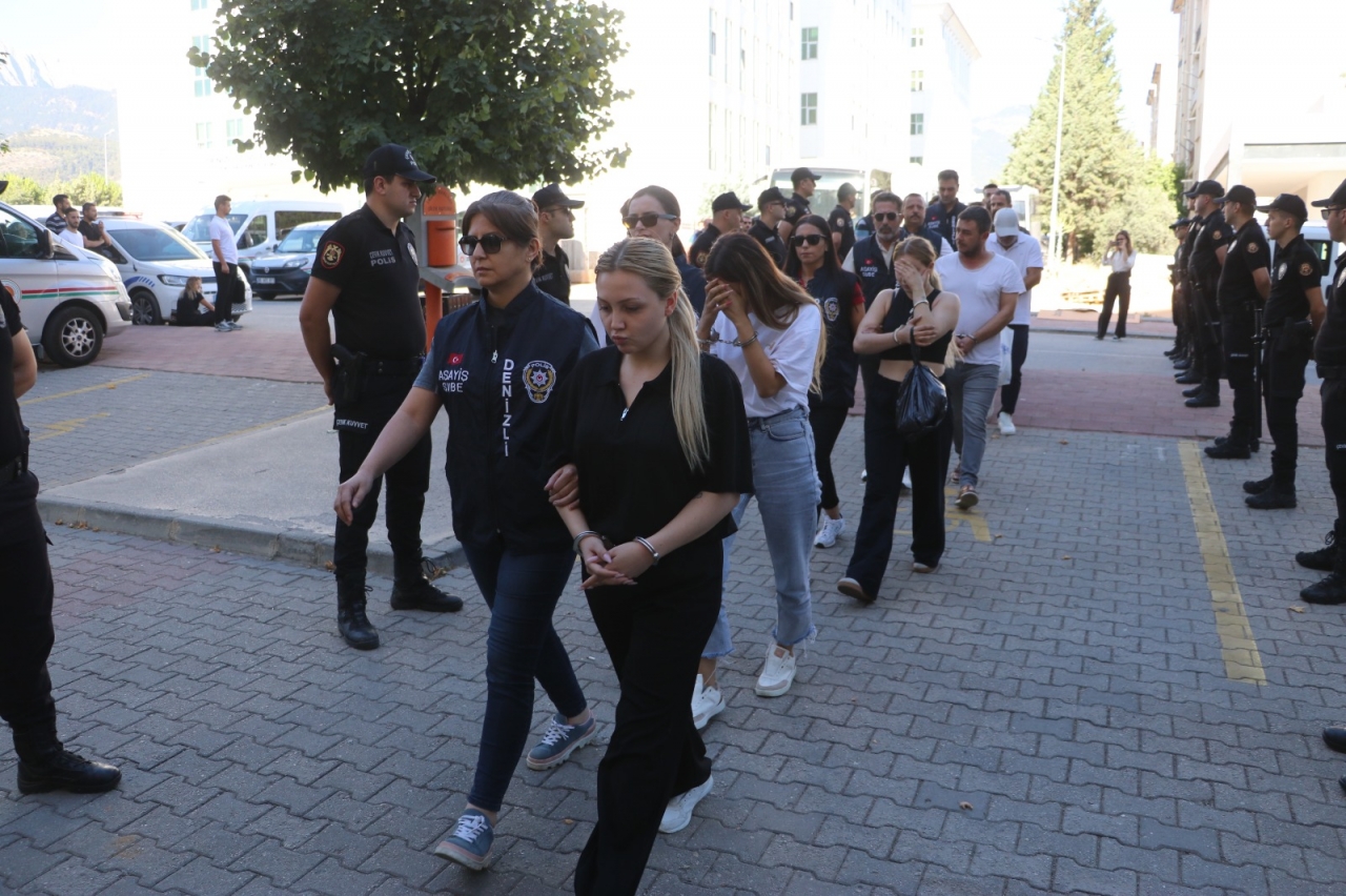 Denizli merkezli dolandırıcılık operasyonunda 17 zanlı tutuklandı