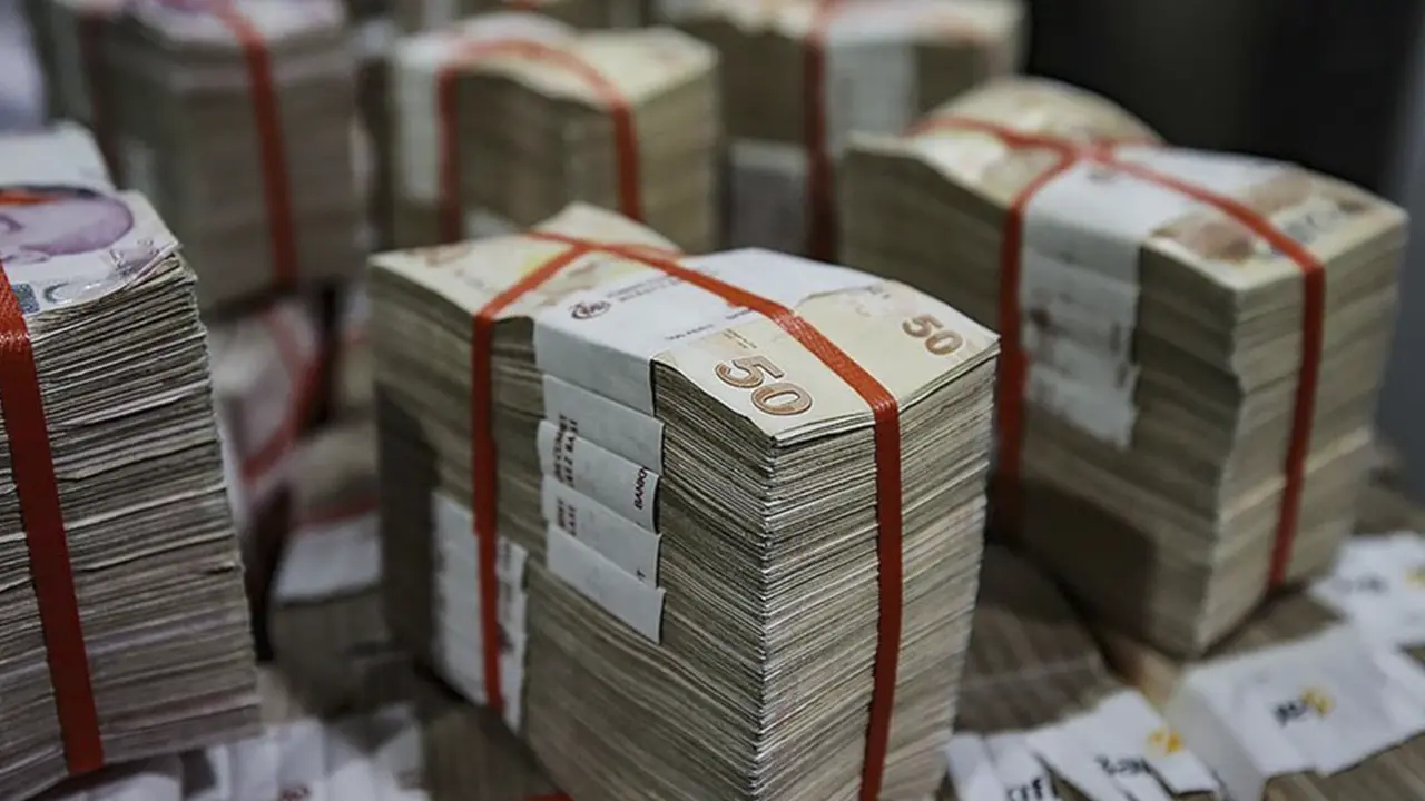 Bütçe mayısta 298 milyar lira açık verdi
