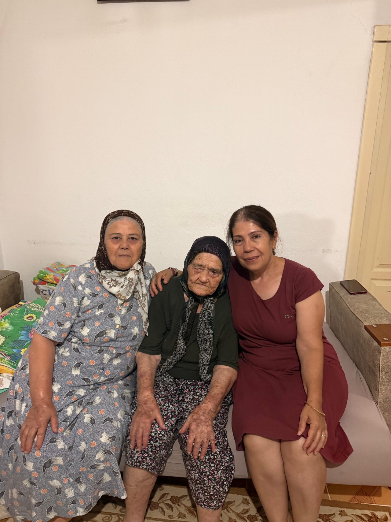 Datça'da 100 yaşına giren Ayşe Döşeme'nin doğum günü kutlandı