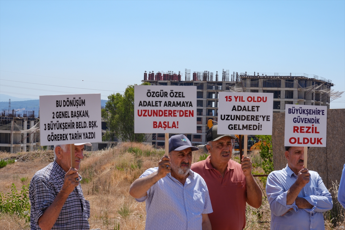 İzmir'de belediyeden umudunu kesen hak sahipleri, konut projesini kendileri tamamlamak istiyor