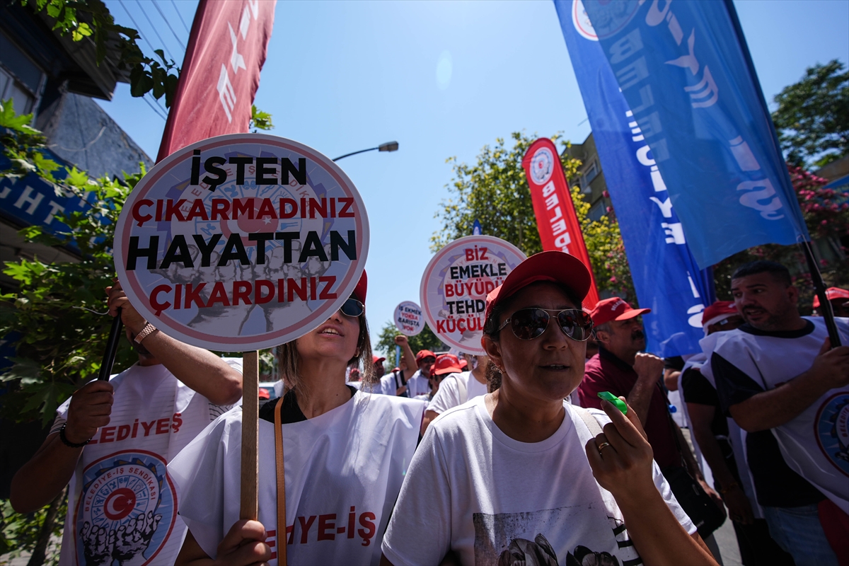 İzmir Büyükşehir Belediyesinin işten çıkardığı işçiler eylem başlattı
