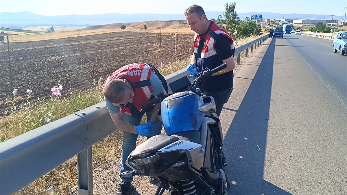 Bariyere Çarpan Motosikletin Sürücüsü Öldü
