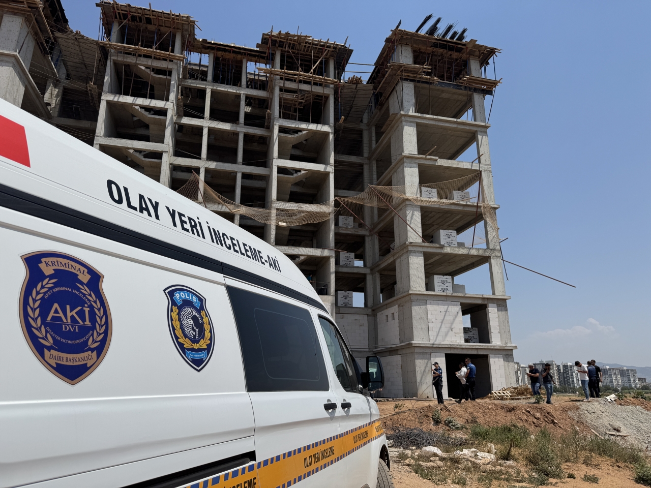 Aydın'da 8. kattan düşen işçi yaralandı