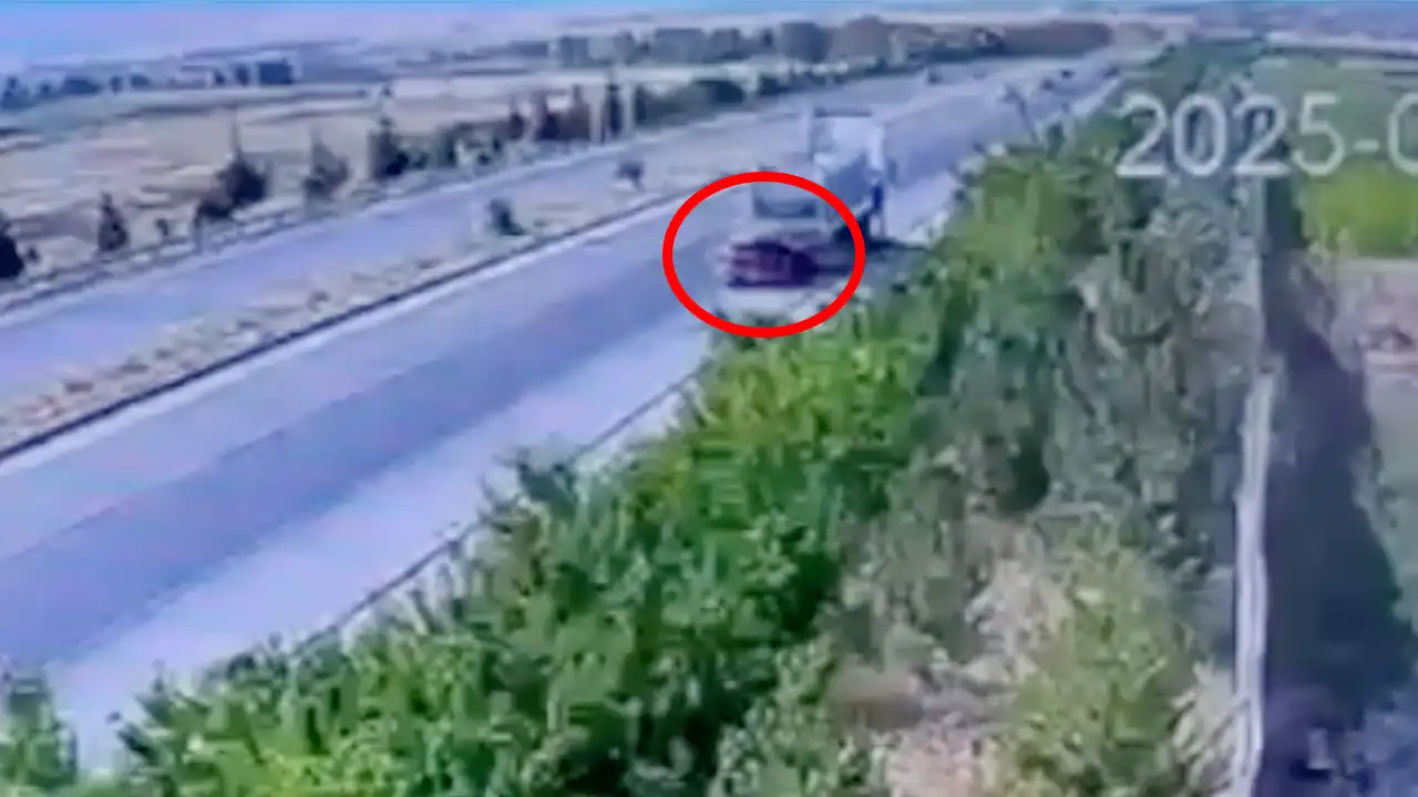 Tankere Arkadan Çarpan Otomobilin Sürücüsü Yaralandı