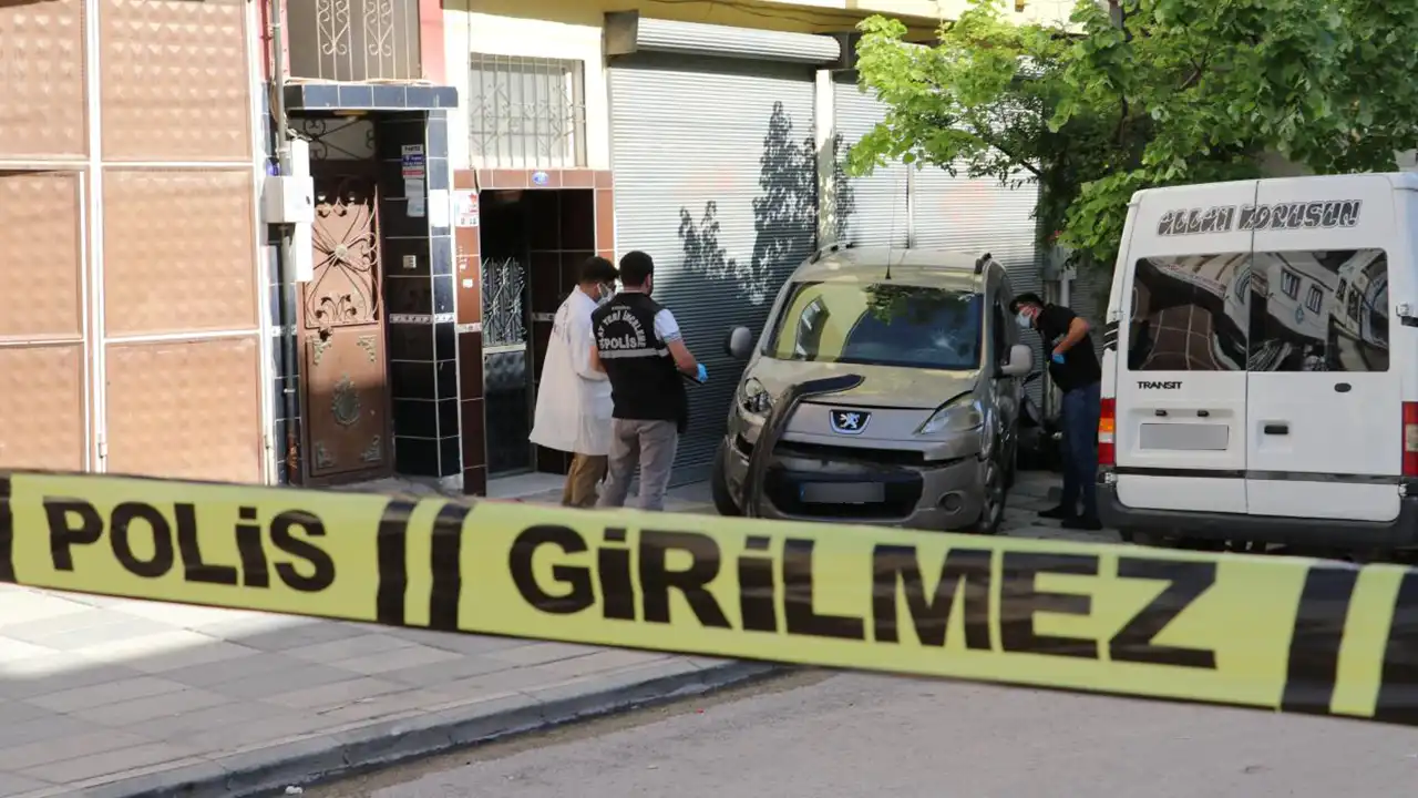 Eşme'de Yalnız Yaşayan Kadın Evinde Ölü Bulundu