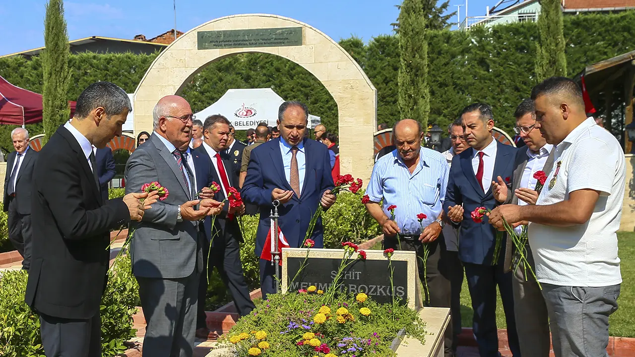 Uşak'ta 15 Temmuz dolayısıyla şehit kabirleri ziyaret edildi