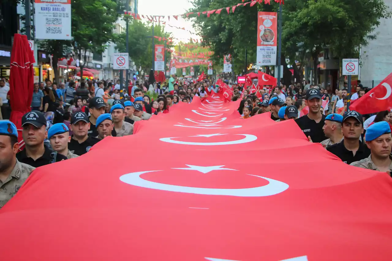 İzmir'de 15 Temmuz dolayısıyla şehitlikte anma töreni düzenlendi
