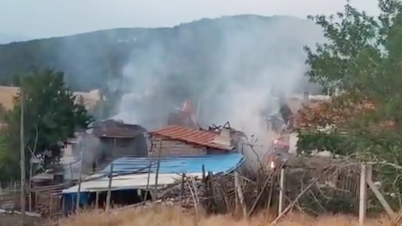Banaz Ulupınar’da Yangın: Ev Kül Oldu