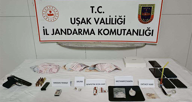 Uşak'ta uyuşturucu operasyonunda yakalanan 2 zanlı tutuklandı