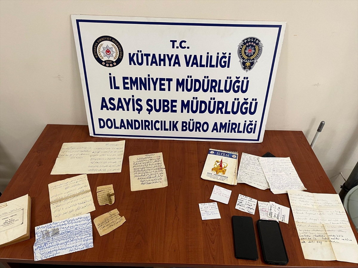 Kütahya'da büyücülük yoluyla dolandırıcılık yaptıkları iddiasıyla 5 şüpheli tutuklandı