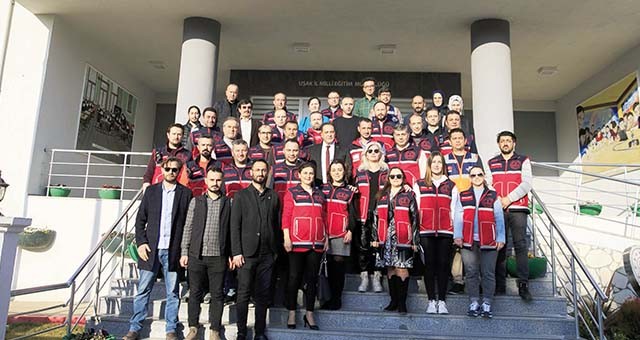 UŞAK'TAN DEPREM BÖLGESİNE GİDEN GÖNÜLLÜ ÖĞRETMENLER KENTE DÖNDÜ