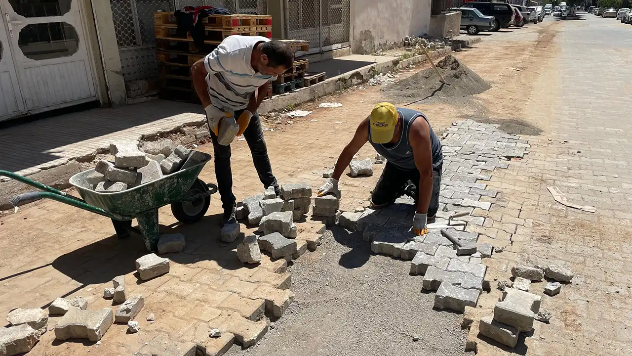 Eşme’de Taş Parkeler Yenileniyor