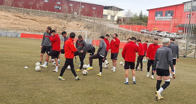 AFC KABLO KANALLARI UŞAKSPOR, LİDER KOCAELİSPOR DEPLASMANINDA PUAN İÇİN SAHAYA ÇIKIYOR
