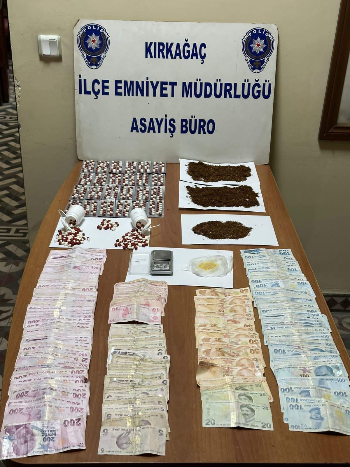 Manisa'da uyuşturucu operasyonunda gözaltına alınan şüpheli tutuklandı