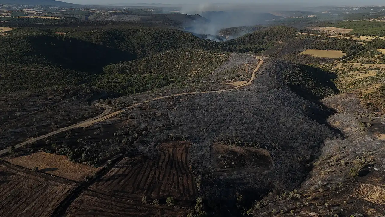 Sivaslıdaki Yangında Yanan Yerler Havadan Görüntülendi