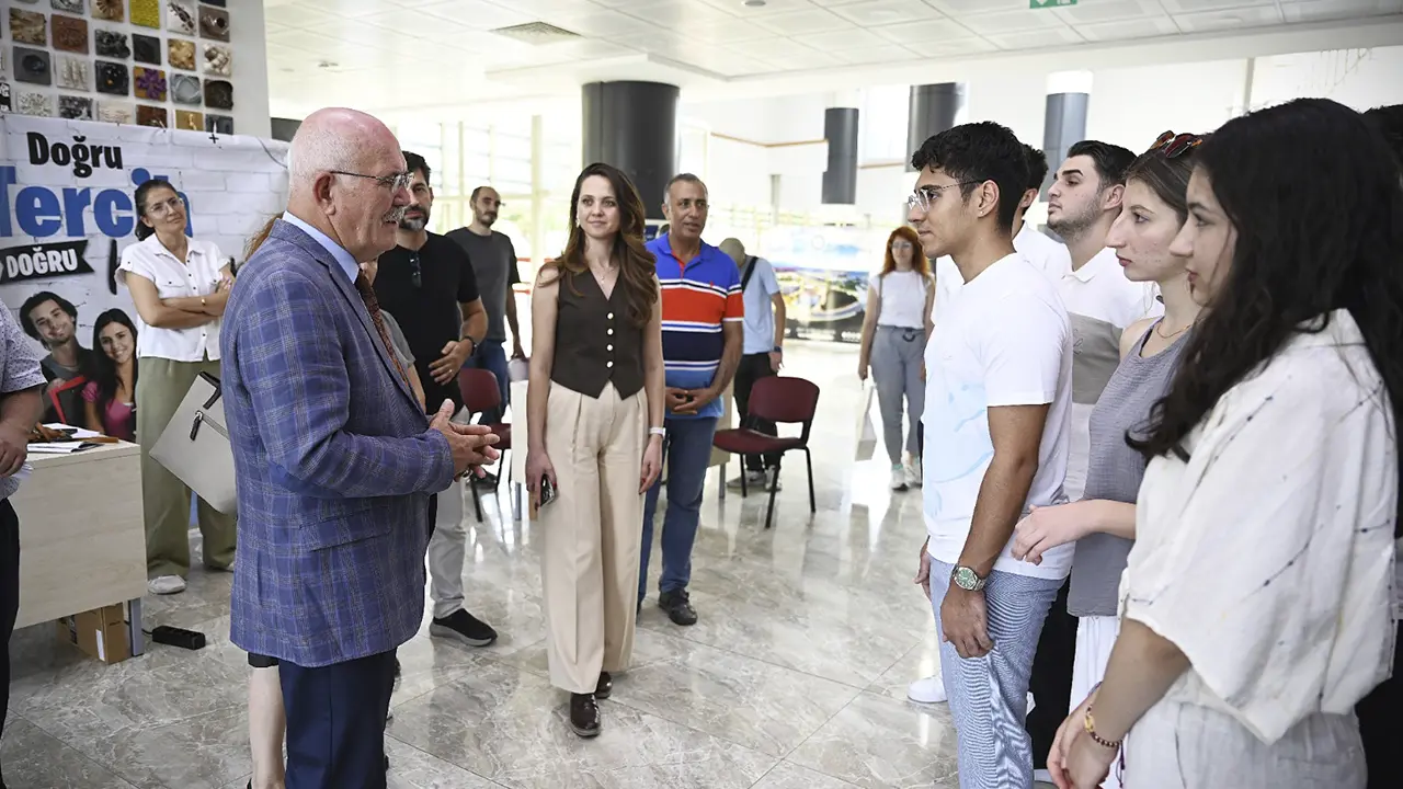 Rektör Savaş, Aday Öğrencilerle Bir Araya Geldi