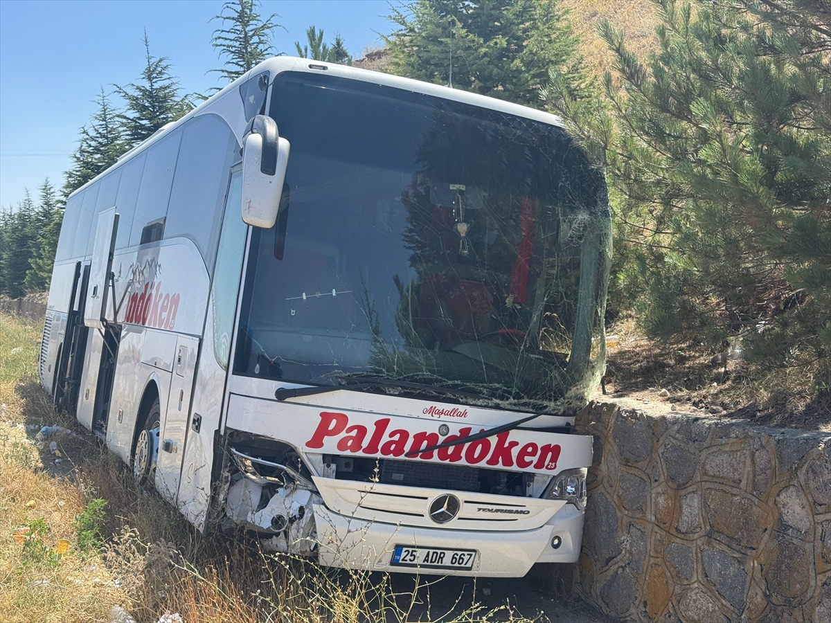 Afyonkarahisar'da zincirleme trafik kazasında 4 kişi yaralandı