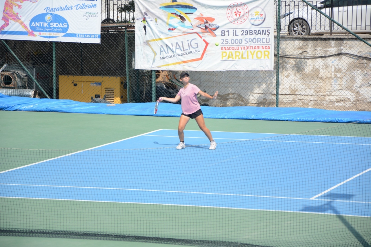 Demirci'de ANALİG Tenis Grup Müsabakaları başladı