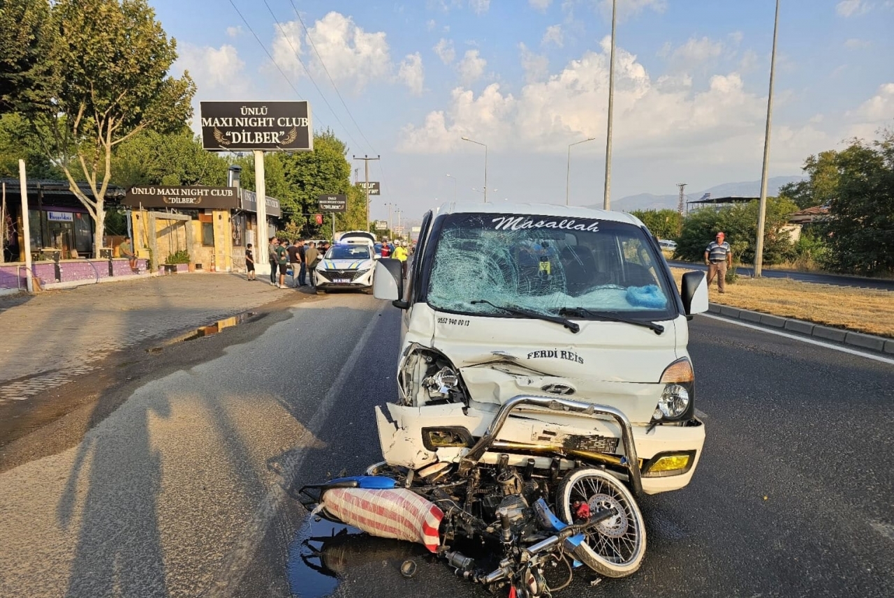 Aydın'da kamyonetle çarpışan motosikletin sürücüsü öldü