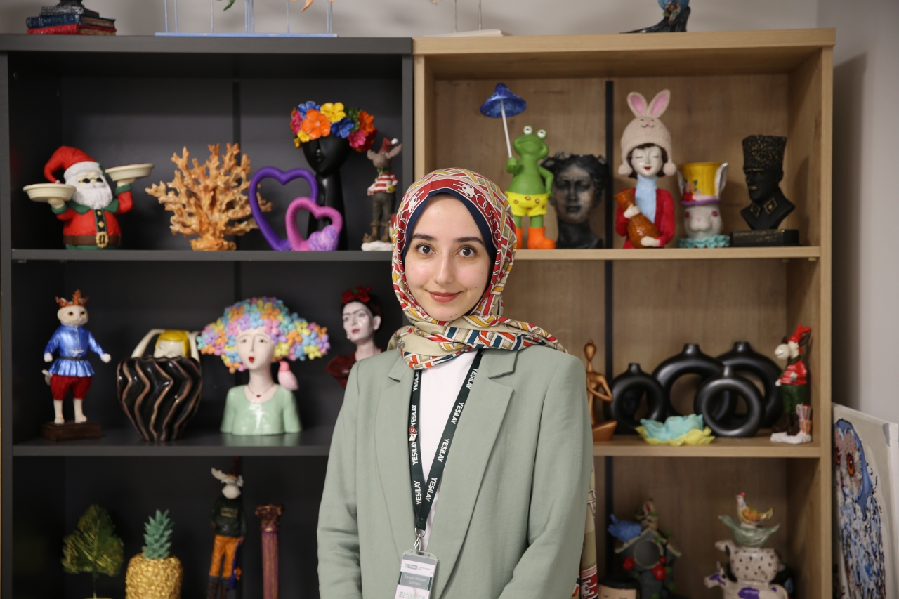 Yeşilay bağımlılıkla mücadelesine destek verdiği kişileri sanatla da tanıştırıyor