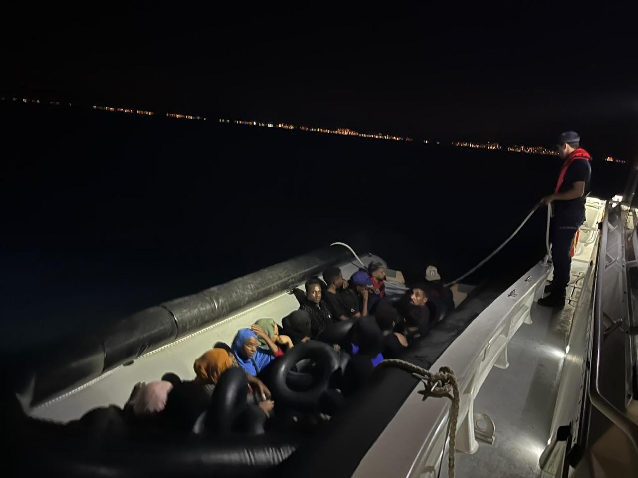 İzmir'de 83 düzensiz göçmen yakalandı