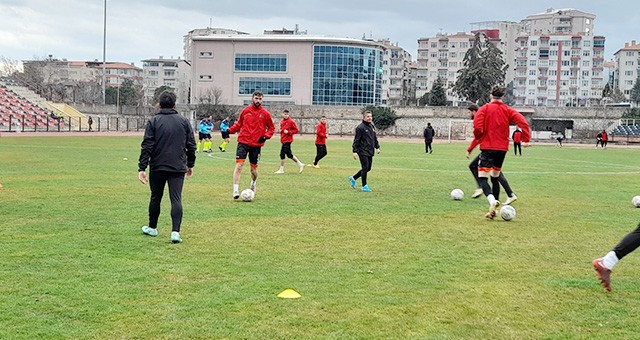 AFC KABLO KANALLARI UŞAKSPOR, SAHASINDA KIRŞEHİR FUTBOL SPOR KULÜBÜNE 3-1 MAĞLUP OLDU