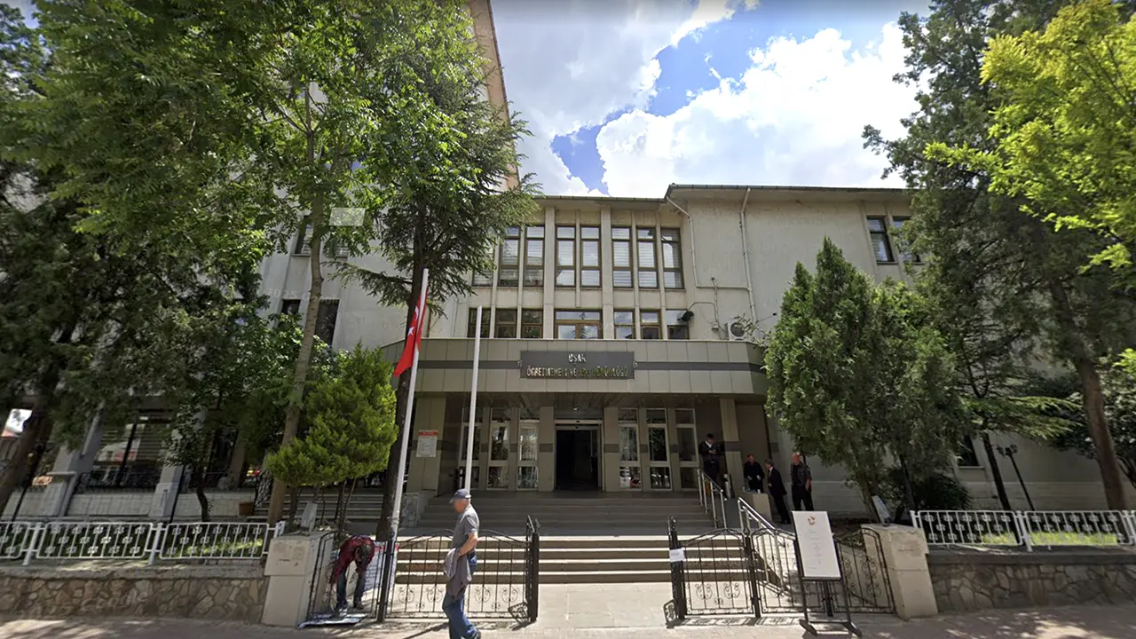 40 Yıllık Uşak Öğretmenevi Yıkılıyor: 5 Yıldızlı Tesis Geliyor