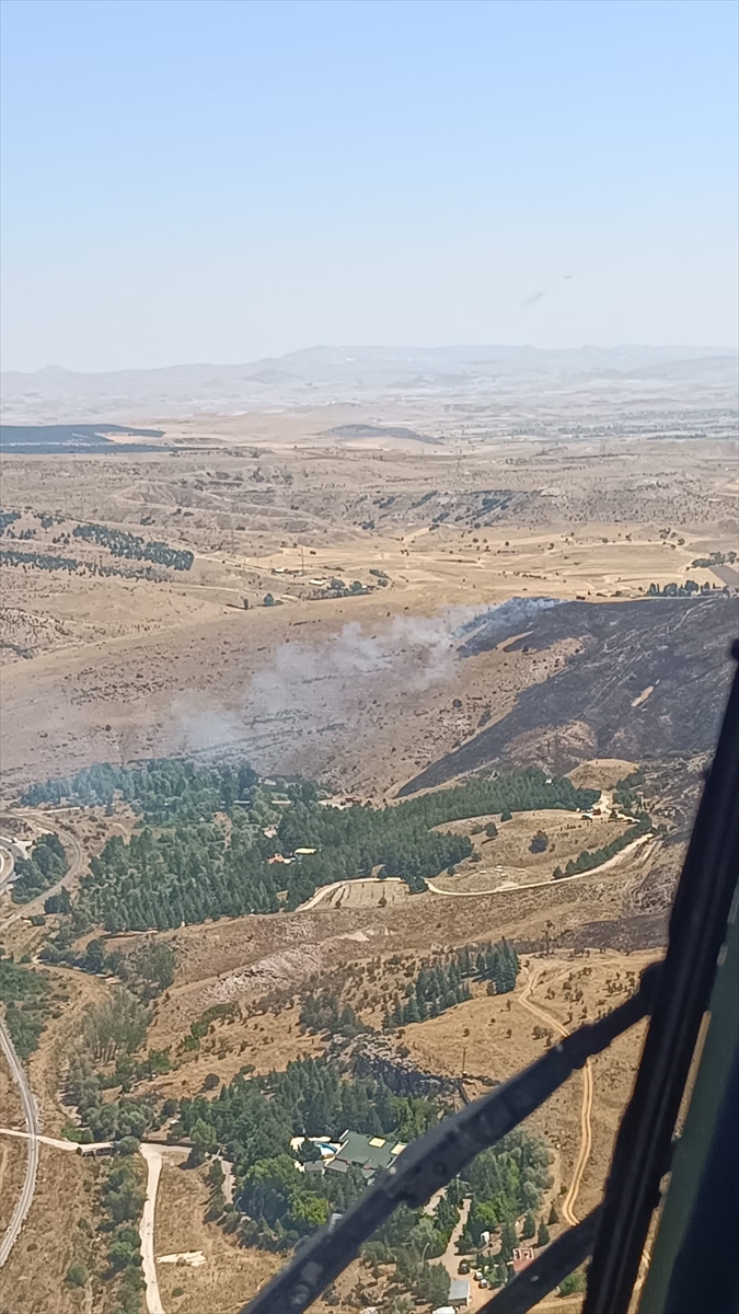 Afyonkarahisar'da otluk alanda çıkan yangın söndürüldü