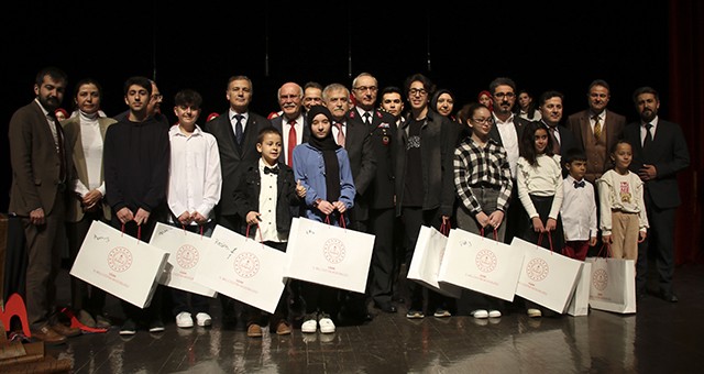 UŞAK'TA İSTİKLAL MARŞI'NIN KABULÜ VE MEHMET AKİF ERSOY ANILDI
