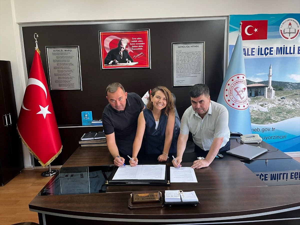 Kale'de hayırseverden eğitime destek